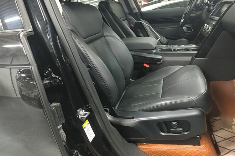 Used Land Rover Discovery 2020 2.0T SE Right Front Seat