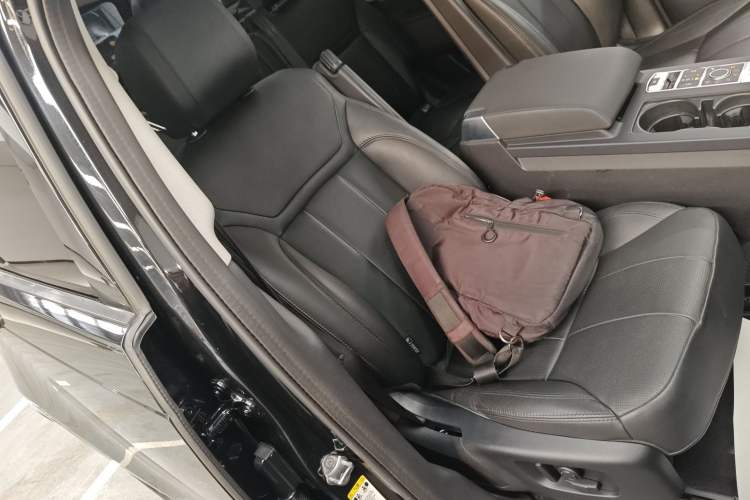 Used Land Rover Discovery 2020 3.0 SC V6 30th Anniversary Special Edition Right Front Seat