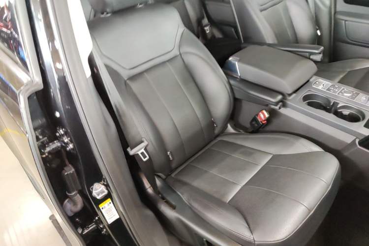 Used Land Rover Discovery 2020 3.0 SC V6 SE Right Front Seat