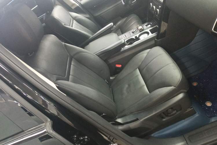 Used Land Rover Discovery 2020 2.0T SE Right Front Seat