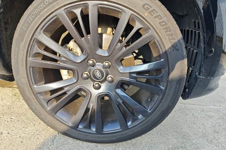 Used Land Rover Discovery 2020 2.0T 30th Anniversary Special Edition Right Front Wheel Hub