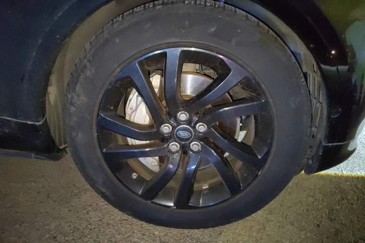 Used Land Rover Discovery 2020 3.0 SC V6 30th Anniversary Special Edition Right Front Wheel Hub