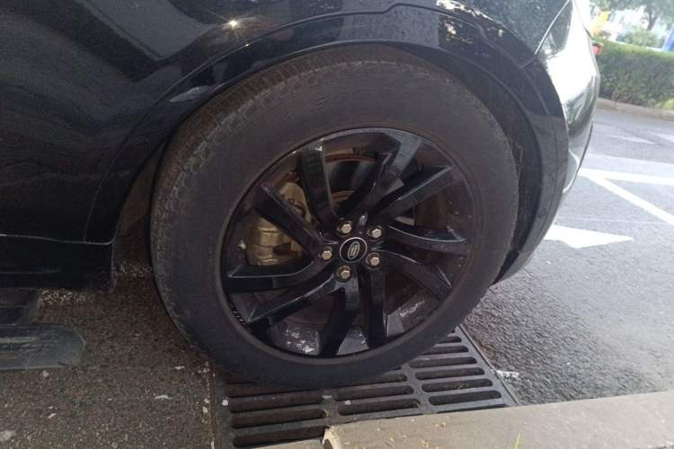Used Land Rover Discovery 2020 2.0T 30th Anniversary Special Edition Right Front Wheel Hub