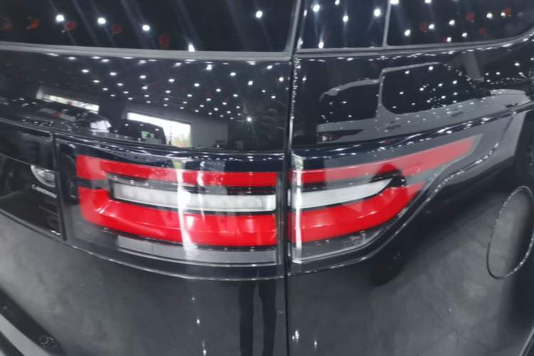 Used Land Rover Discovery 2020 3.0 SC V6 30th Anniversary Special Edition Right Rear Taillight