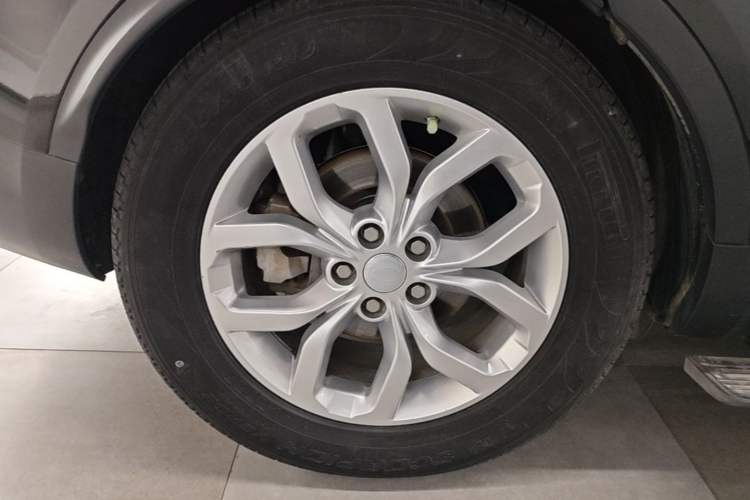 Used Land Rover Discovery 2020 2.0T SE Right Rear Wheel Hub