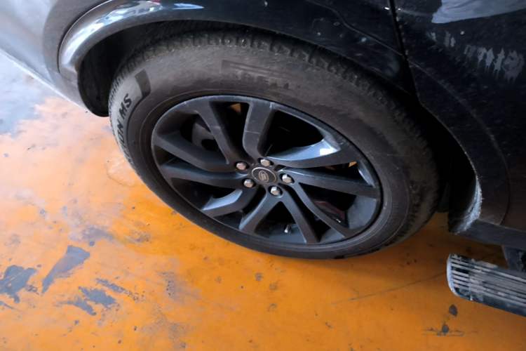 Used Land Rover Discovery 2020 3.0 SC V6 30th Anniversary Special Edition Right Rear Wheel Hub