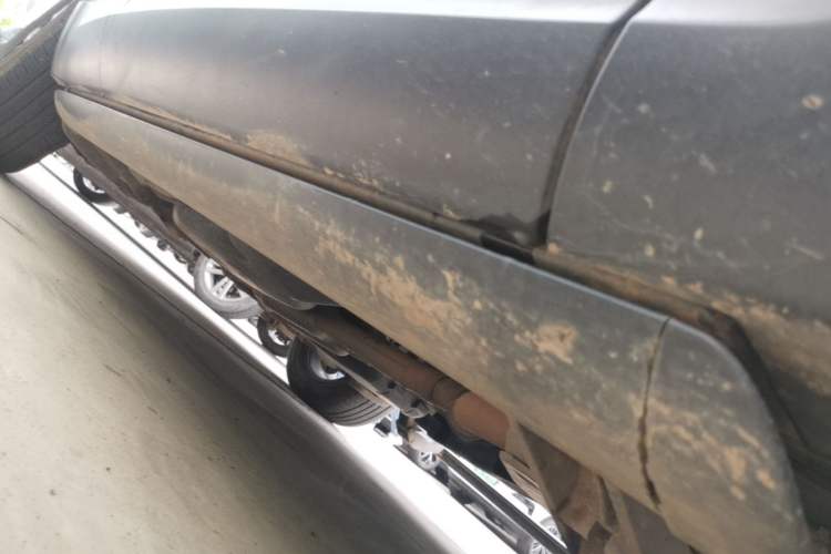 Used Land Rover Discovery 2020 2.0T SE Right Side Sill