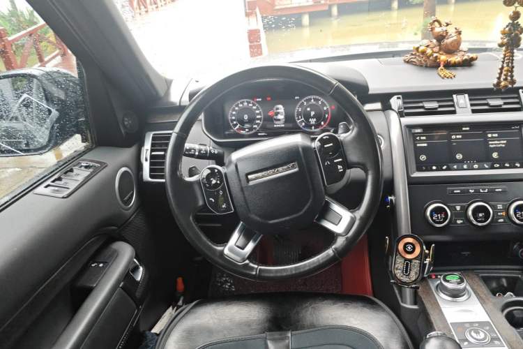 Used Land Rover Discovery 2020 3.0 SC V6 30th Anniversary Special Edition Steering Wheel