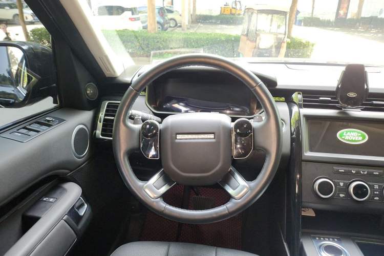 Used Land Rover Discovery 2020 3.0 SC V6 SE Steering Wheel