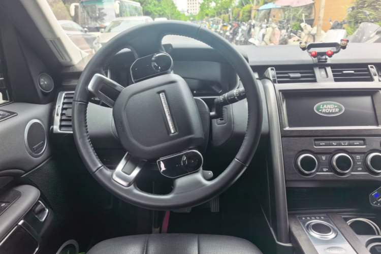 Used Land Rover Discovery 2020 3.0 SC V6 30th Anniversary Special Edition Steering Wheel