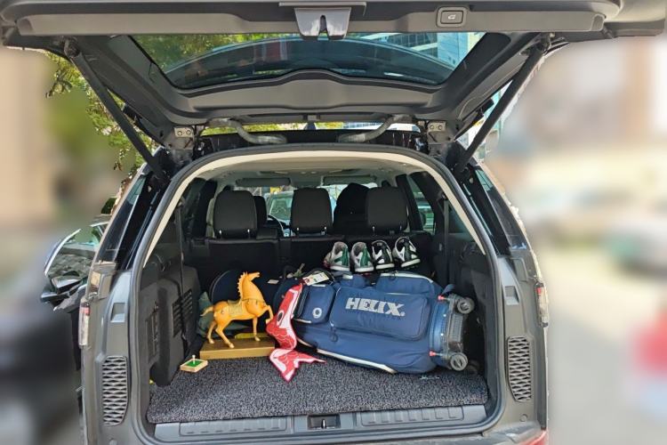 Used Land Rover Discovery 2020 2.0T SE Trunk
