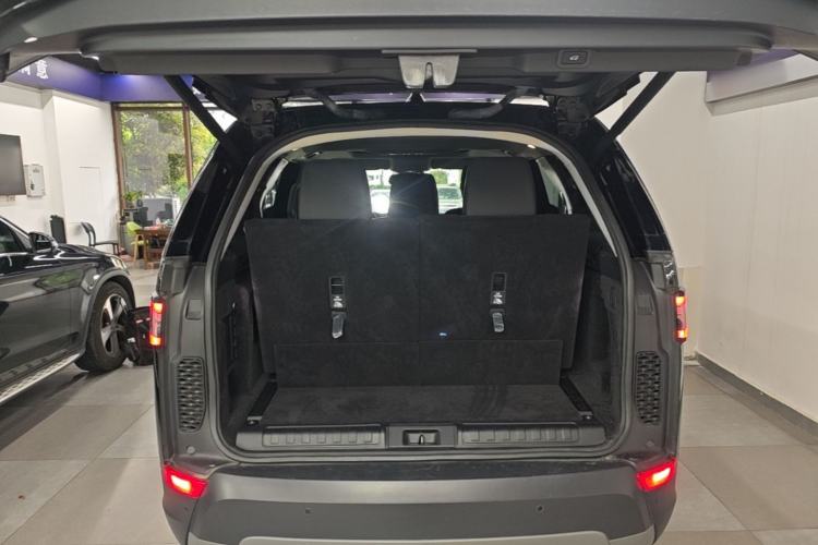 Used Land Rover Discovery 2020 2.0T SE Trunk
