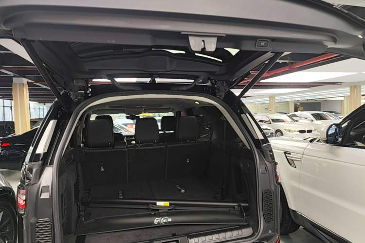 Used Land Rover Discovery 2020 3.0 SC V6 30th Anniversary Special Edition Trunk