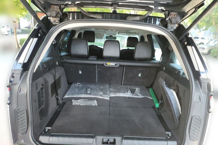Used Land Rover Discovery 2020 3.0 SC V6 SE Trunk