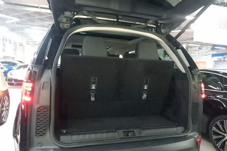 Used Land Rover Discovery 2020 3.0 SC V6 SE Trunk