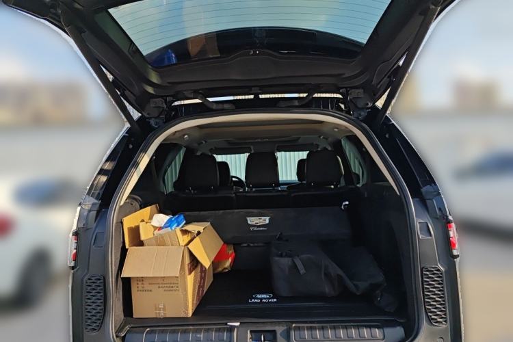 Used Land Rover Discovery 2020 2.0T 30th Anniversary Special Edition Trunk