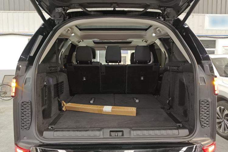 Used Land Rover Discovery 2020 3.0 SC V6 30th Anniversary Special Edition Trunk