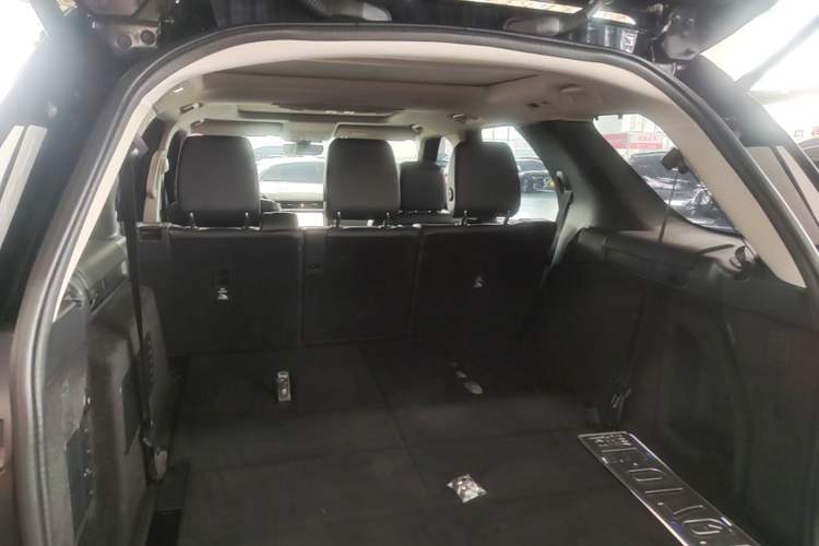 Used Land Rover Discovery 2020 3.0 SC V6 SE Trunk