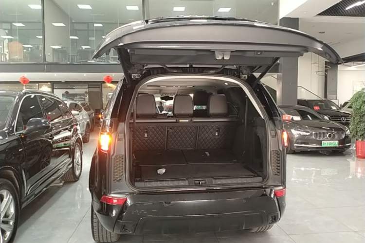 Used Land Rover Discovery 2020 3.0 SC V6 30th Anniversary Special Edition Trunk