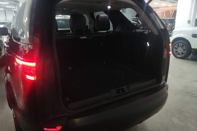 Used Land Rover Discovery 2020 3.0 SC V6 SE Trunk