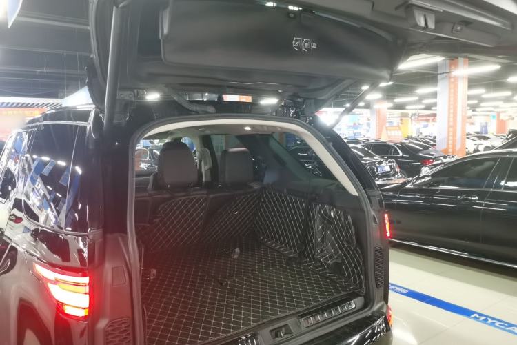 Used Land Rover Discovery 2020 3.0 SC V6 30th Anniversary Special Edition Trunk