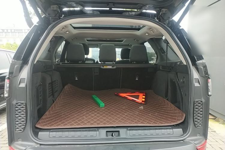 Used Land Rover Discovery 2020 3.0 SC V6 SE Trunk