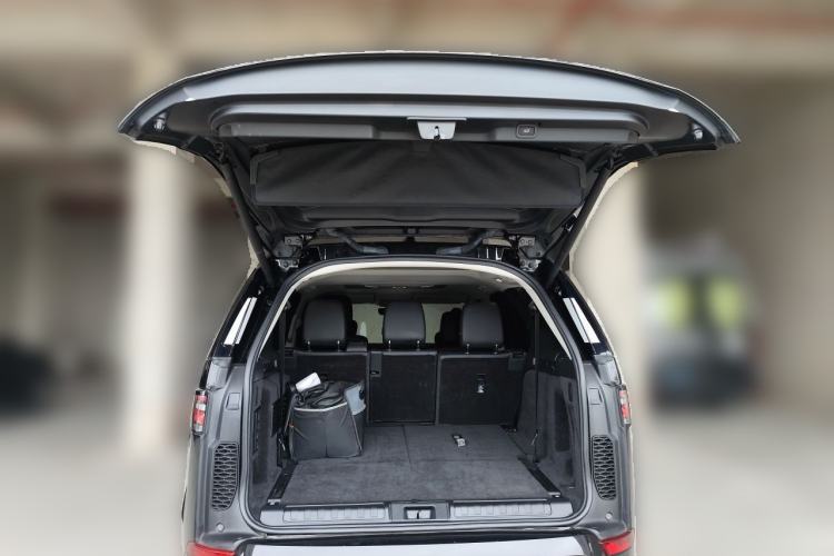 Used Land Rover Discovery 2020 2.0T 30th Anniversary Special Edition Trunk