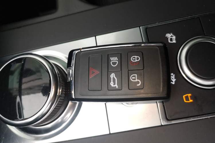 Used Land Rover Discovery 2020 2.0T SE Vehicle Key