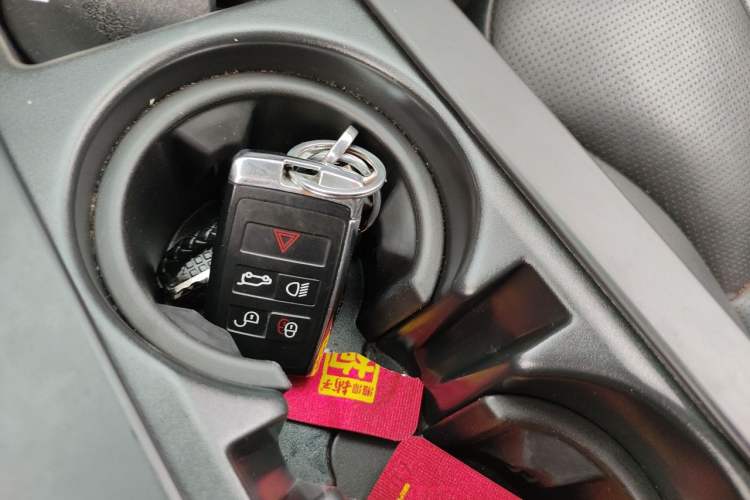 Used Land Rover Discovery 2020 3.0 SC V6 SE Vehicle Key