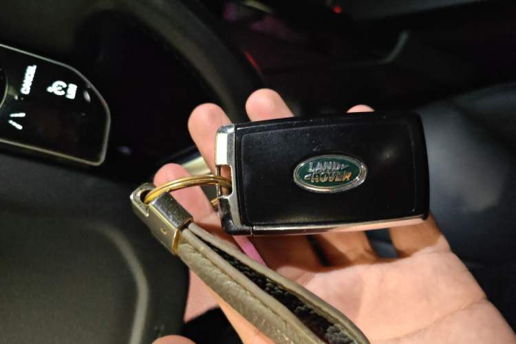 Used Land Rover Discovery 2020 3.0 SC V6 SE Vehicle Key