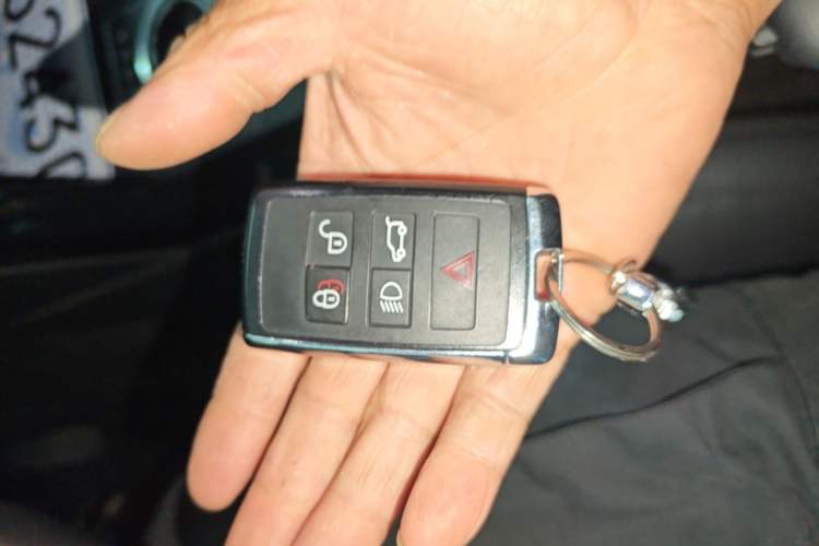 Used Land Rover Discovery 2020 2.0T SE Vehicle Key