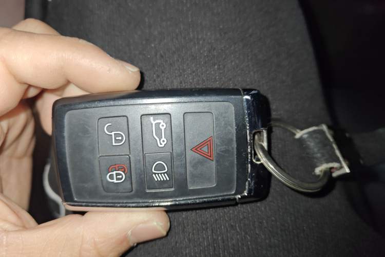 Used Land Rover Discovery 2020 3.0 SC V6 SE Vehicle Key