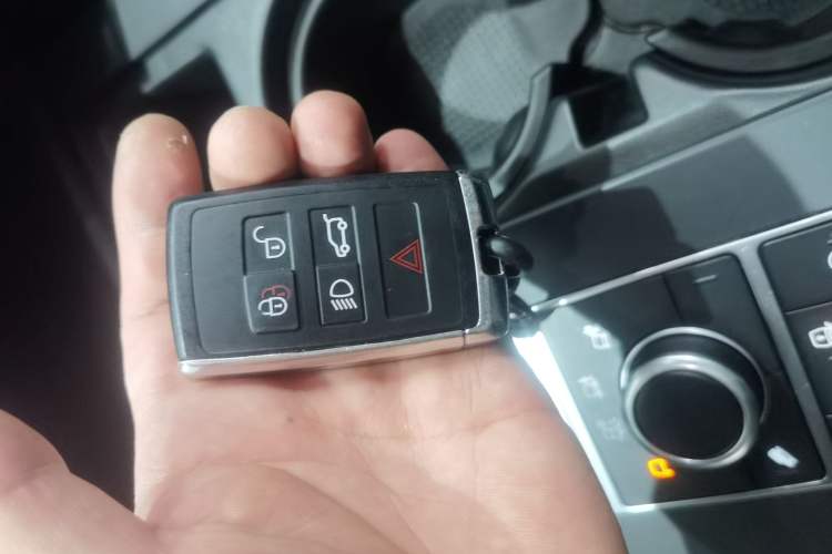 Used Land Rover Discovery 2020 2.0T SE Vehicle Key