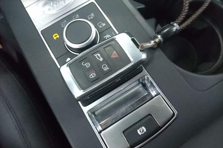 Used Land Rover Discovery 2020 3.0 SC V6 SE Vehicle Key