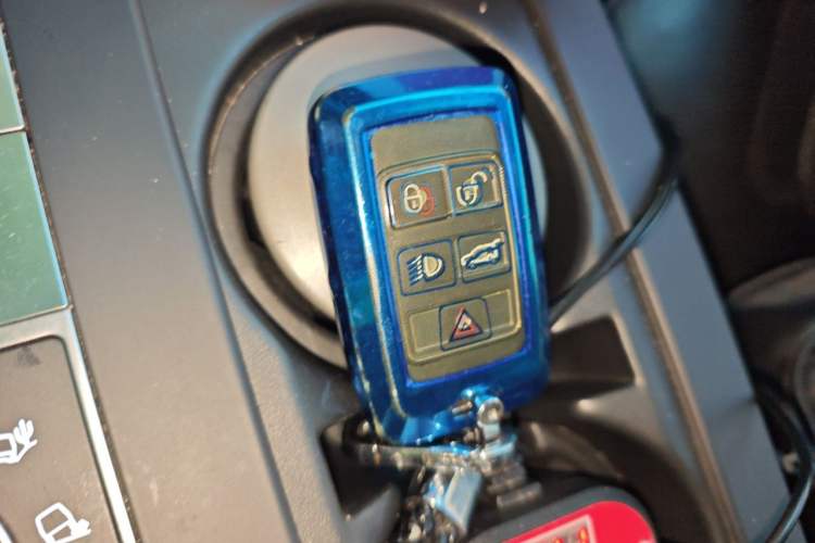 Used Land Rover Discovery 2020 3.0 SC V6 SE Vehicle Key