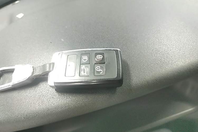 Used Land Rover Discovery 2020 2.0T SE Vehicle Key