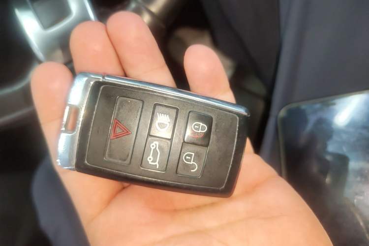 Used Land Rover Discovery 2020 3.0 SC V6 SE Vehicle Key
