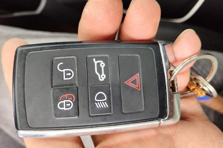 Used Land Rover Discovery 2020 3.0 SC V6 SE Vehicle Key