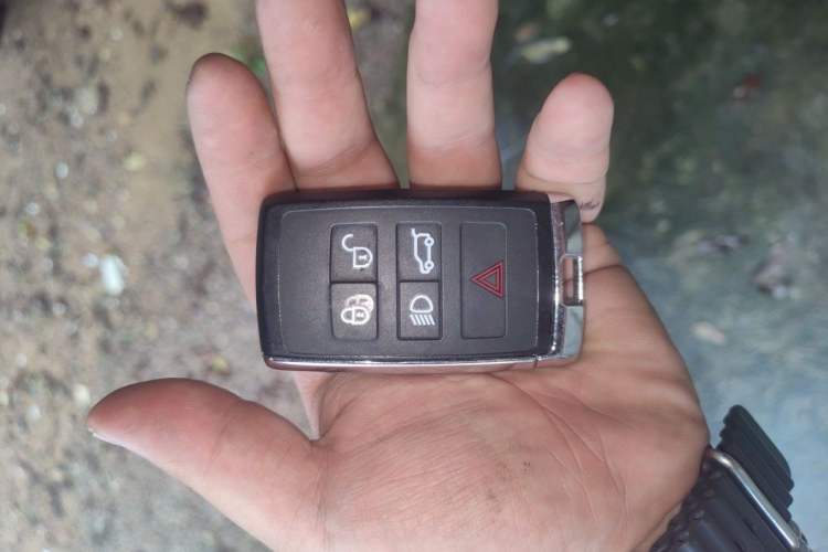 Used Land Rover Discovery 2020 3.0 SC V6 30th Anniversary Special Edition Vehicle Key