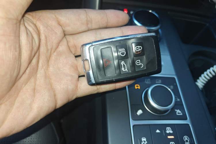 Used Land Rover Discovery 2020 3.0 SC V6 30th Anniversary Special Edition Vehicle Key
