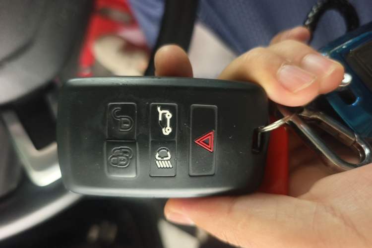 Used Land Rover Discovery 2020 3.0 SC V6 SE Vehicle Key