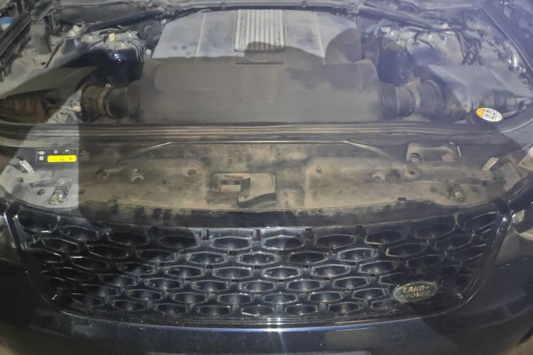 Used Land Rover Discovery 2020 3.0 SC V6 30th Anniversary Special Edition Engine Bay