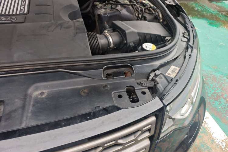 Used Land Rover Discovery 2020 3.0 SC V6 SE Engine Bay Left