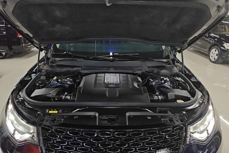 Used Land Rover Discovery 2020 3.0 SC V6 30th Anniversary Special Edition Engine Bay