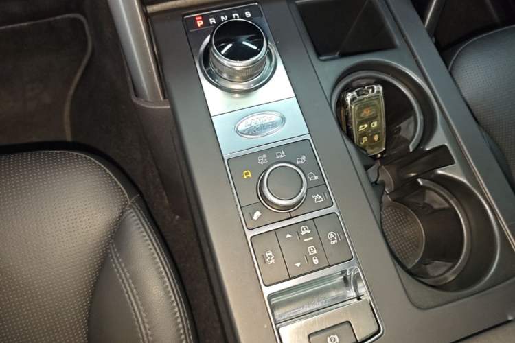 Used Land Rover Discovery 2020 3.0 SC V6 30th Anniversary Special Edition Gear Lever