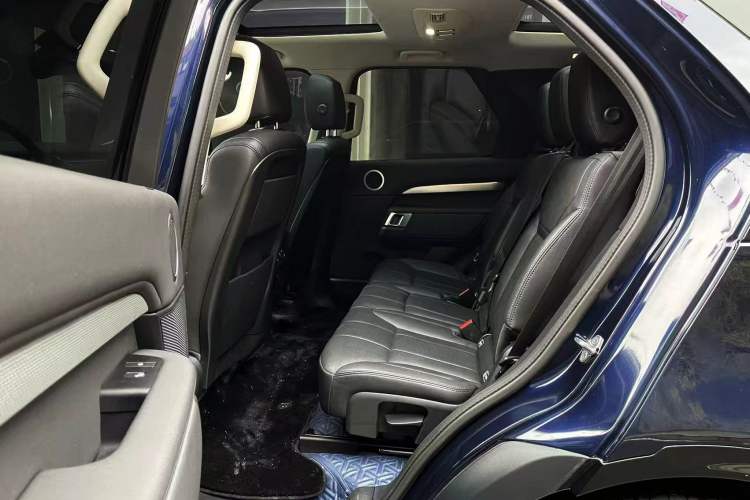 Used Land Rover Discovery 2020 3.0 SC V6 30th Anniversary Special Edition Interior 3