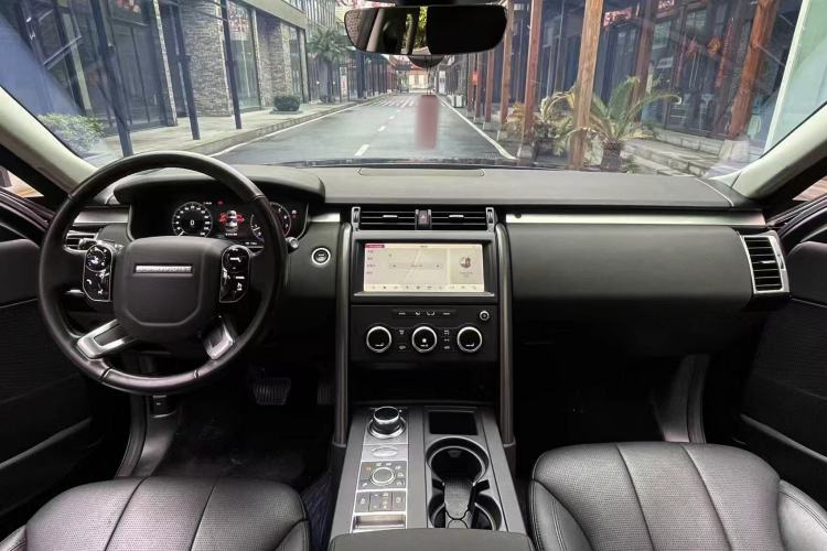 Used Land Rover Discovery 2020 3.0 SC V6 30th Anniversary Special Edition Interior 4