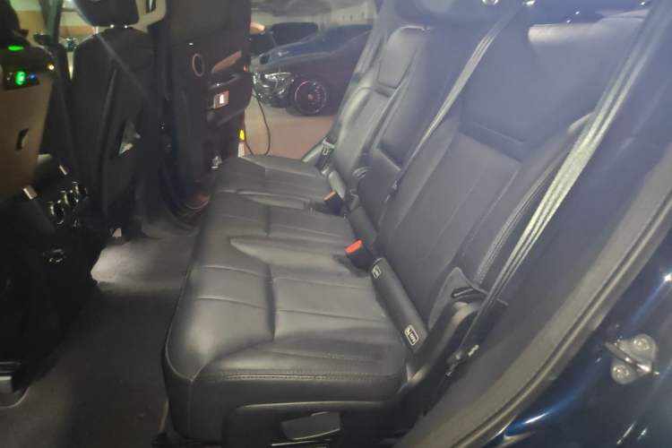 Used Land Rover Discovery 2020 3.0 SC V6 30th Anniversary Special Edition Left Rear Seat