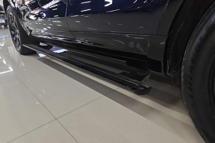 Used Land Rover Discovery 2020 3.0 SC V6 30th Anniversary Special Edition Left Side Sill