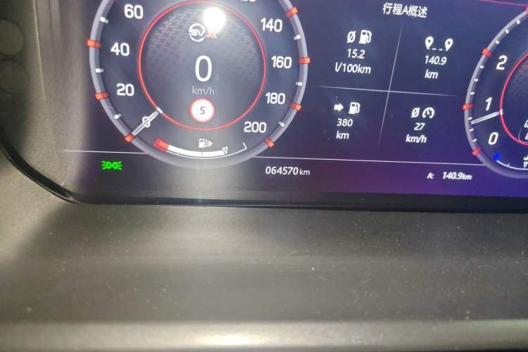 Used Land Rover Discovery 2020 3.0 SC V6 30th Anniversary Special Edition Odometer Close Up